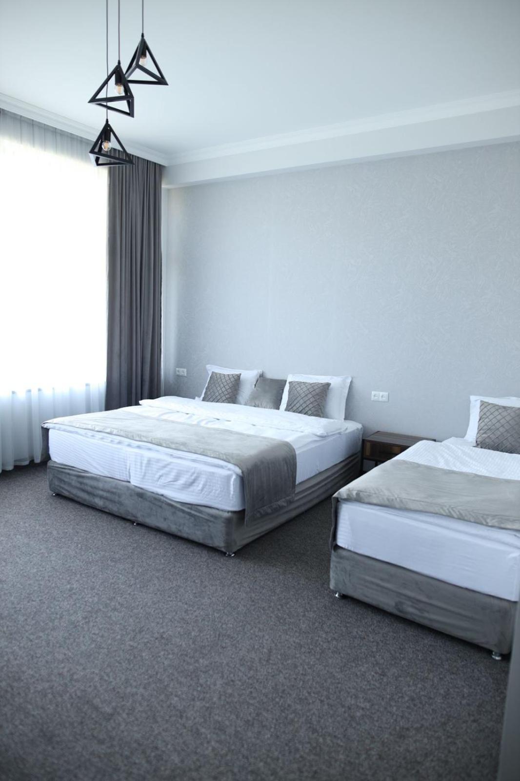 Bmg Hotel By Grigoryans Group Goris Buitenkant foto