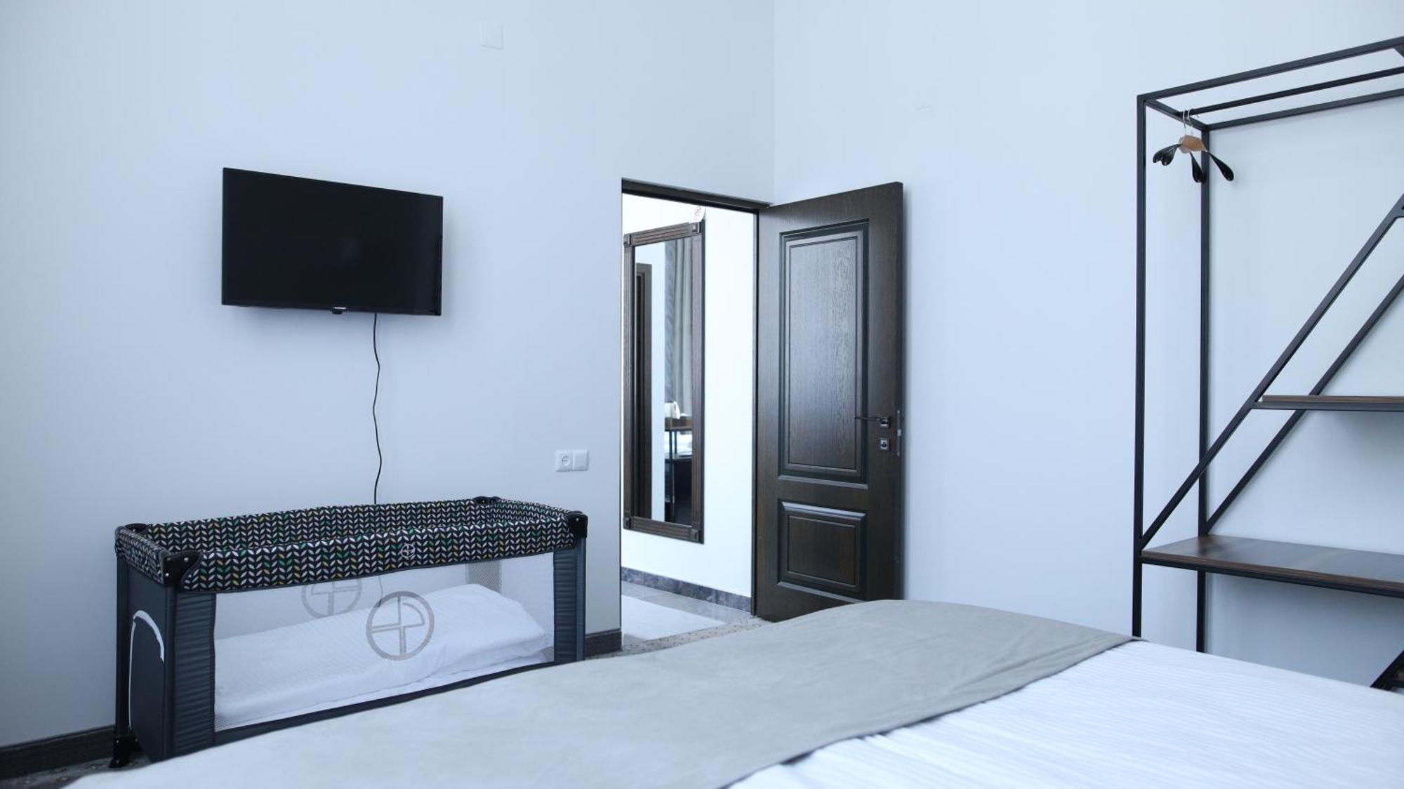 Bmg Hotel By Grigoryans Group Goris Buitenkant foto