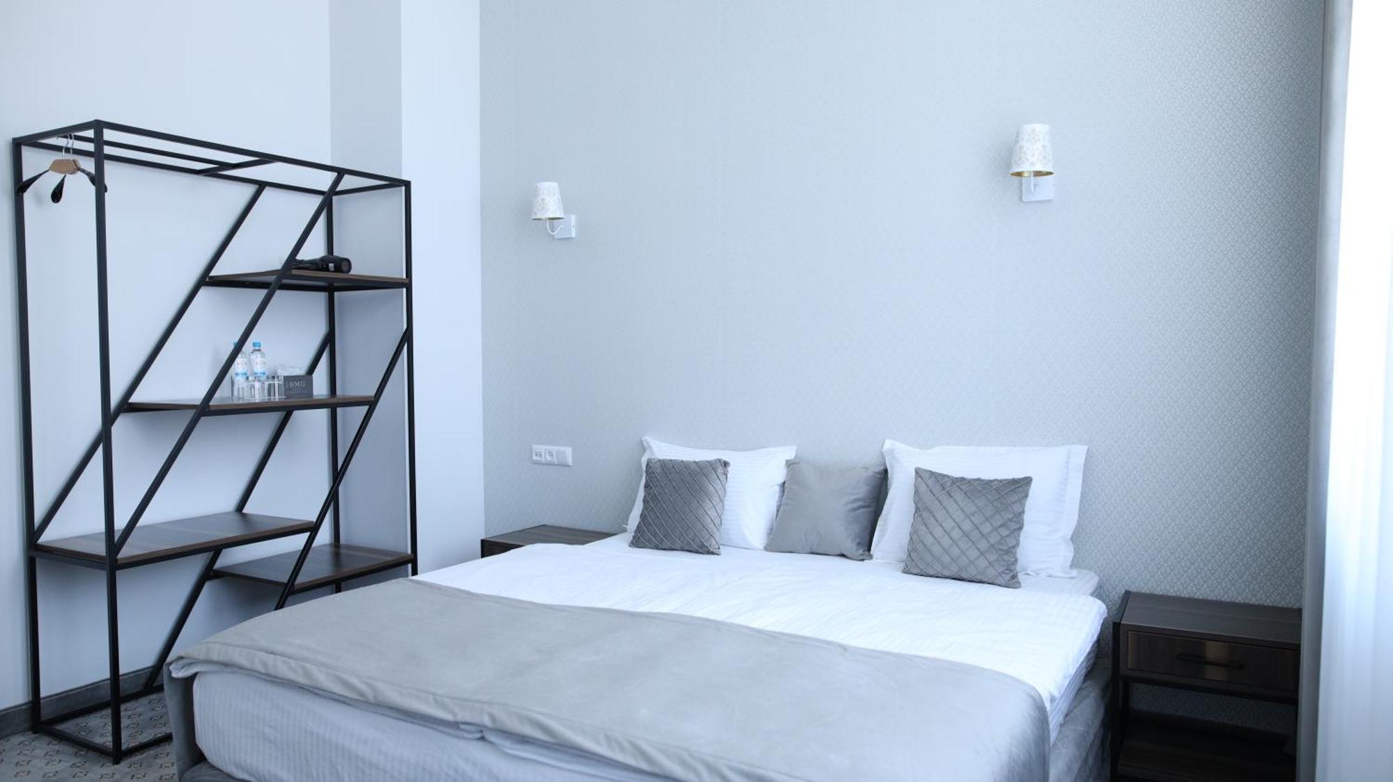 Bmg Hotel By Grigoryans Group Goris Buitenkant foto