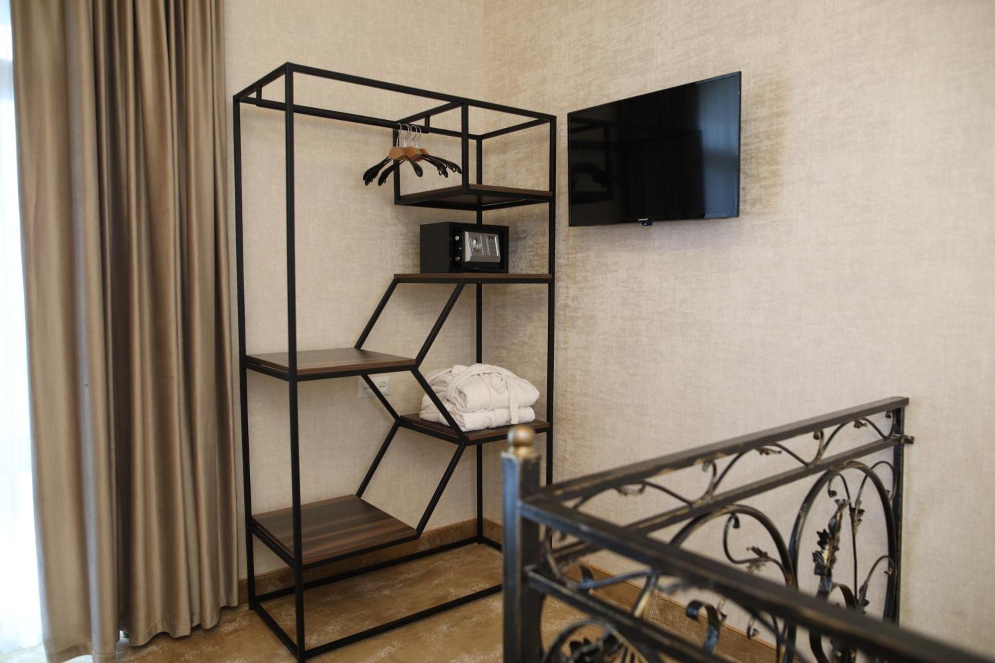 Bmg Hotel By Grigoryans Group Goris Buitenkant foto