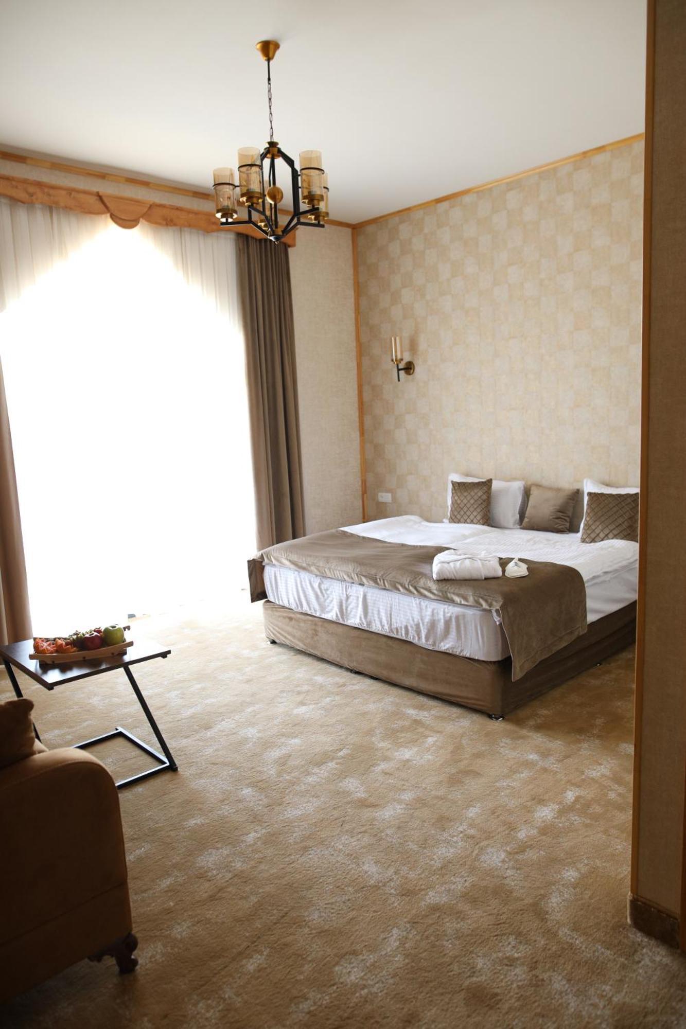 Bmg Hotel By Grigoryans Group Goris Buitenkant foto