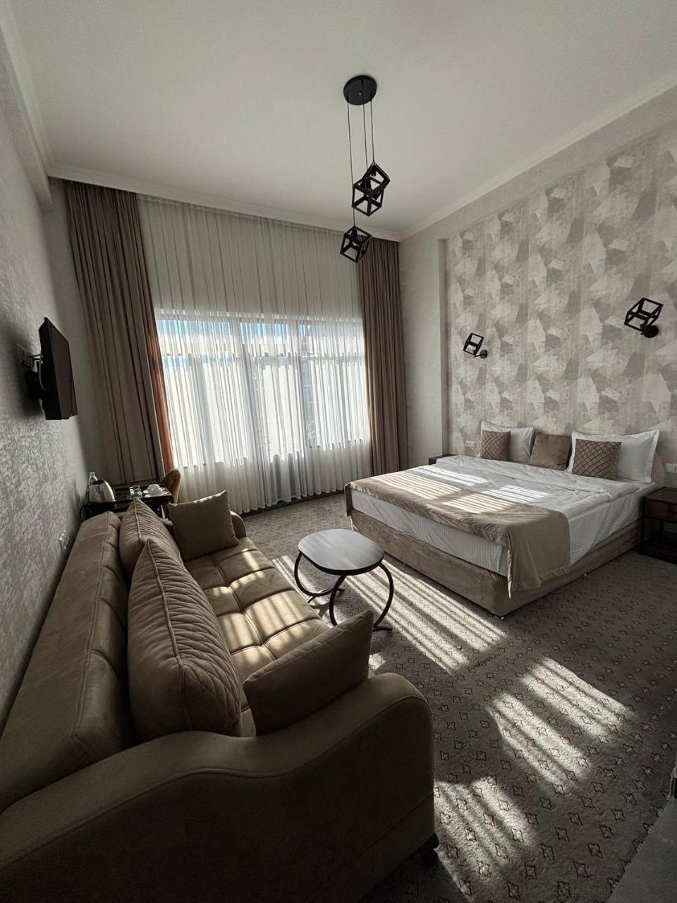 Bmg Hotel By Grigoryans Group Goris Buitenkant foto
