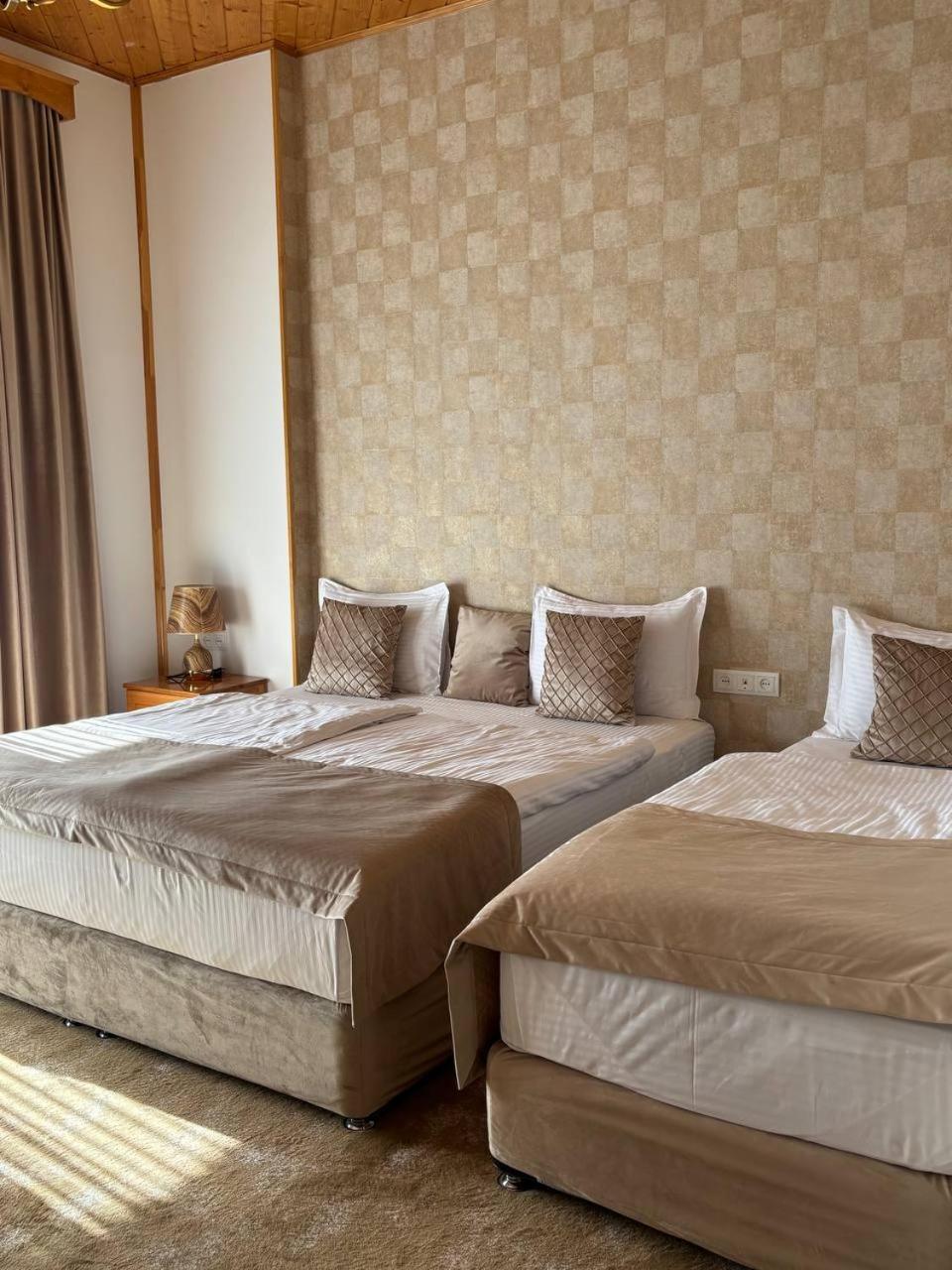 Bmg Hotel By Grigoryans Group Goris Buitenkant foto