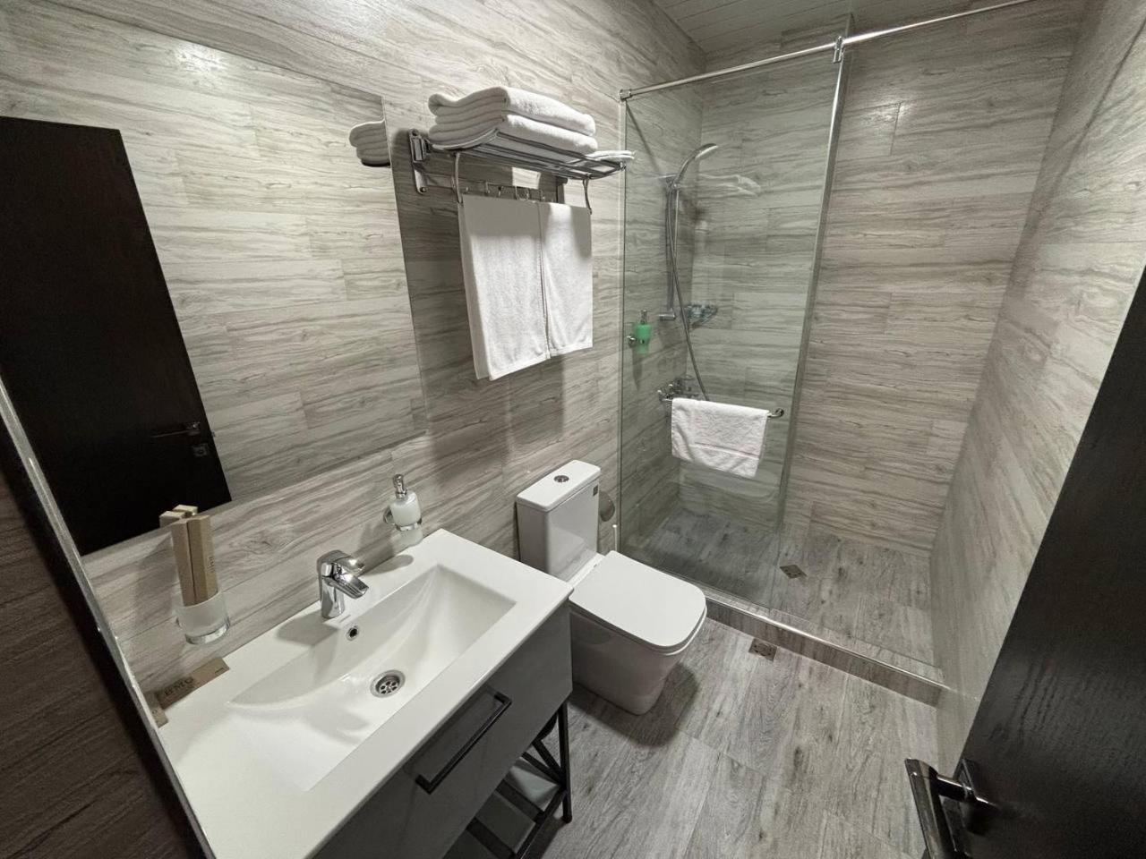 Bmg Hotel By Grigoryans Group Goris Buitenkant foto