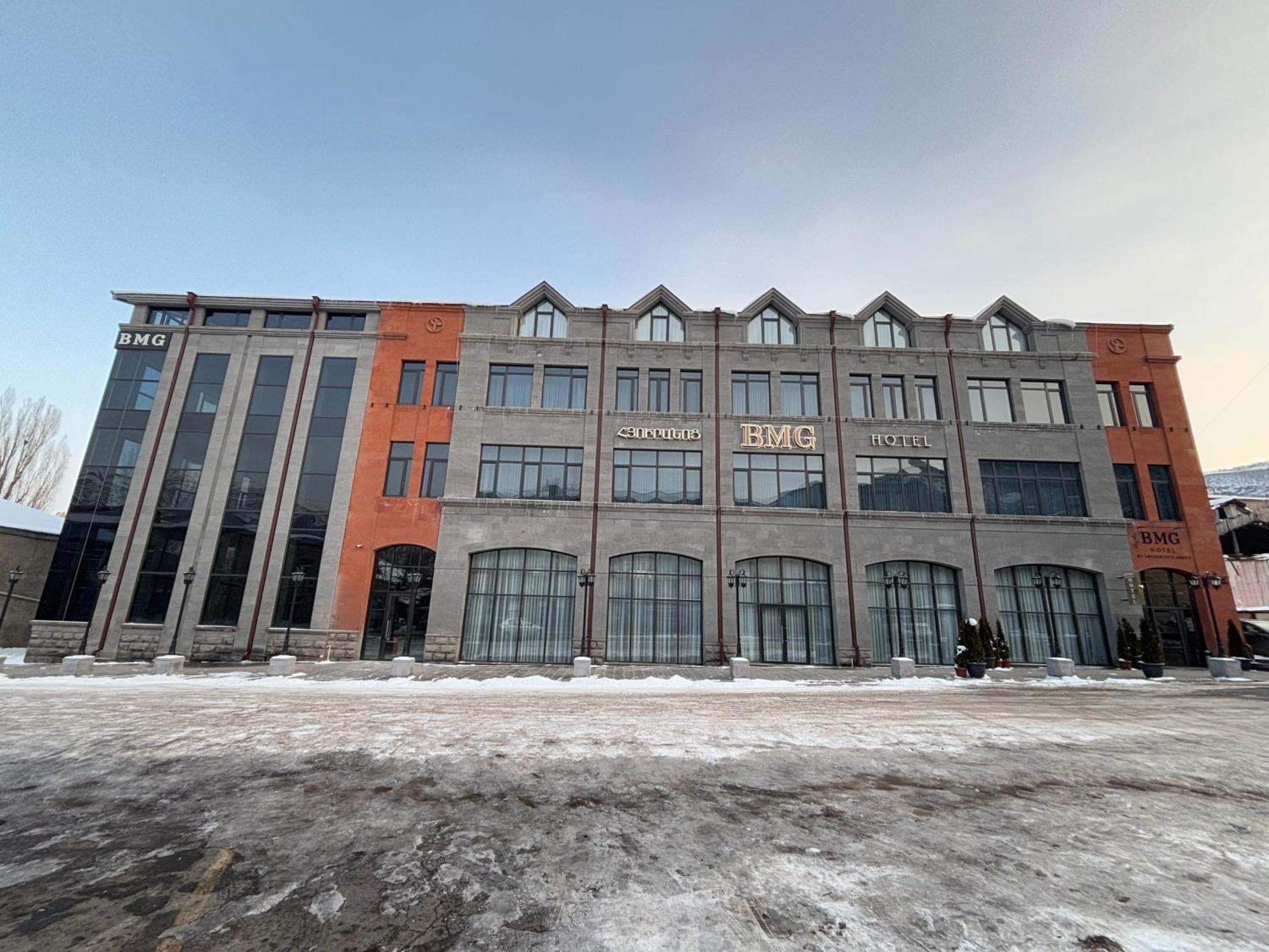 Bmg Hotel By Grigoryans Group Goris Buitenkant foto