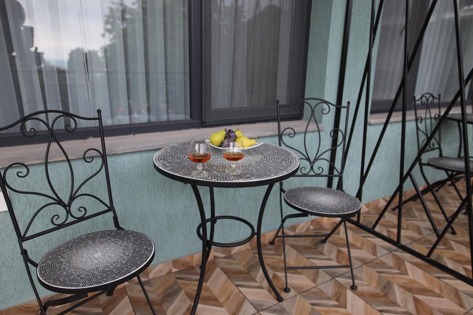 Bmg Hotel By Grigoryans Group Goris Buitenkant foto